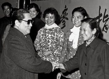 1962年宋庆龄会见中国建设杂志编辑记者.jpeg